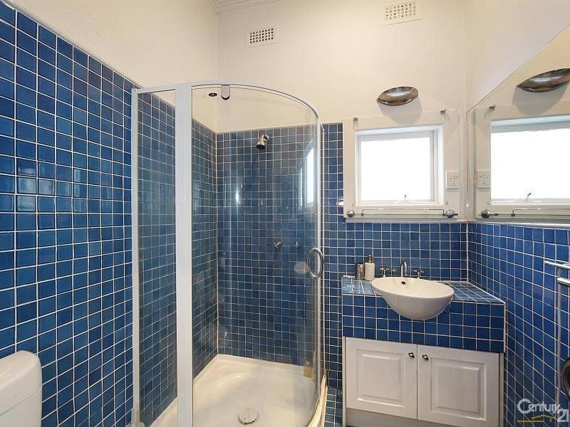 17 McKinnon Road, Mckinnon VIC 3204