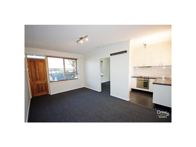 2/9 Waratah Avenue, Glen Huntly VIC 3163