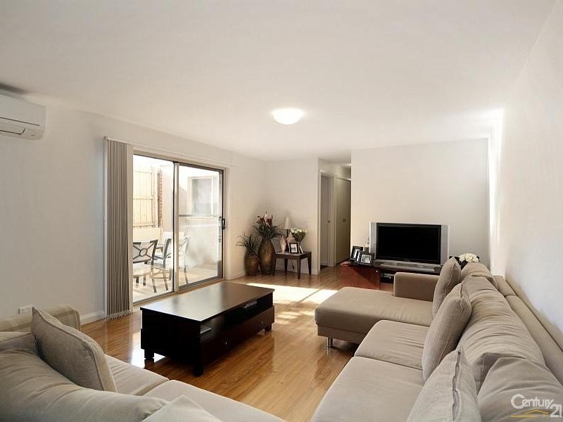 2/18 Bleazby Street, Bentleigh VIC 3204