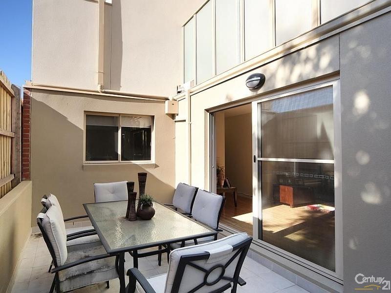 2/18 Bleazby Street, Bentleigh VIC 3204