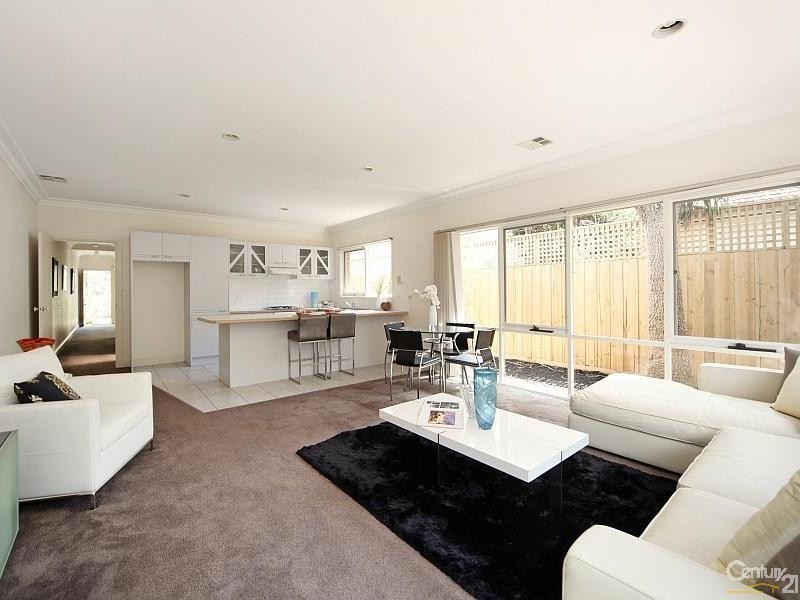 2/34 Hall Street, Mckinnon VIC 3204