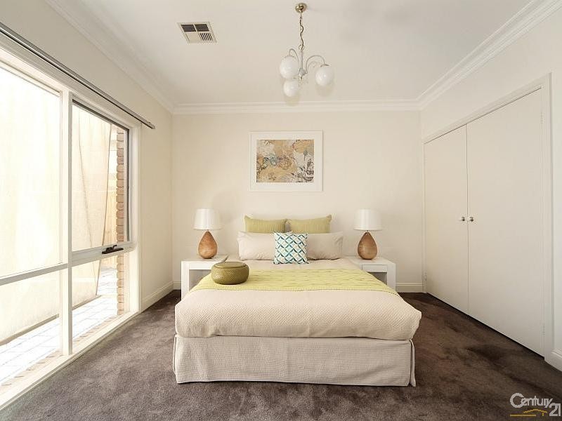 2/34 Hall Street, Mckinnon VIC 3204