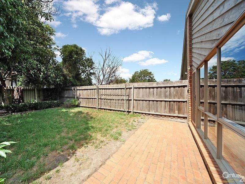 2/34 Hall Street, Mckinnon VIC 3204