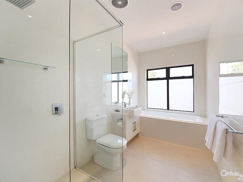 4 Lyons Street, Bentleigh East VIC 3165