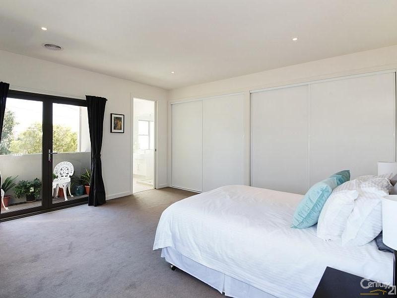 4 Lyons Street, Bentleigh East VIC 3165