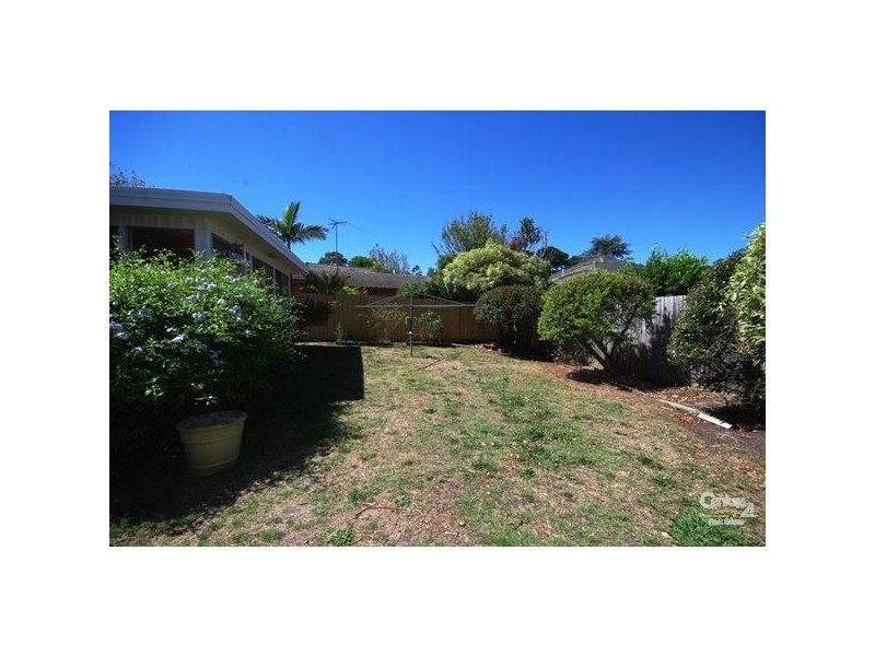 26 Pasadena Crescent, Bentleigh East VIC 3165