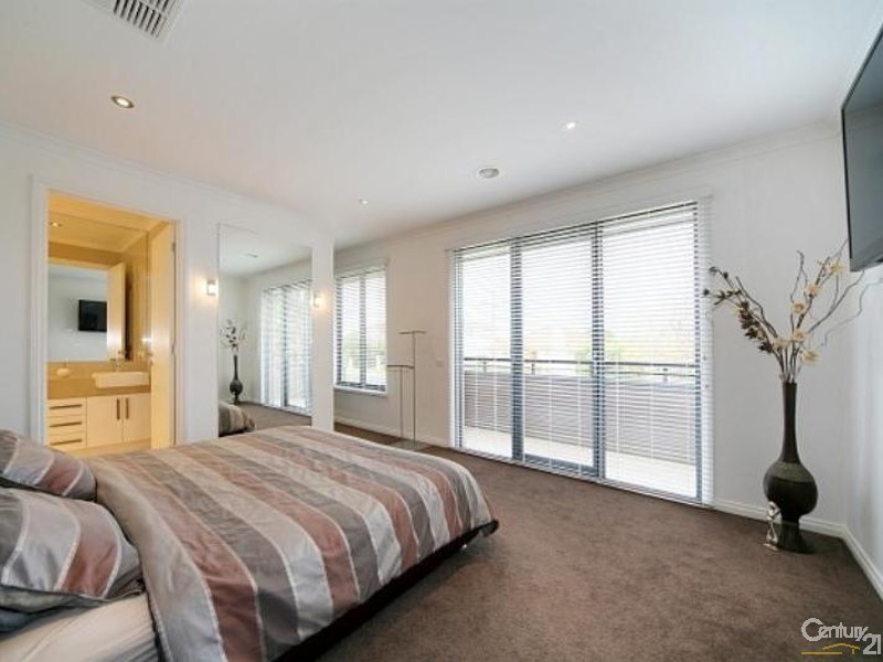 9 Lawson Street, Bentleigh VIC 3204