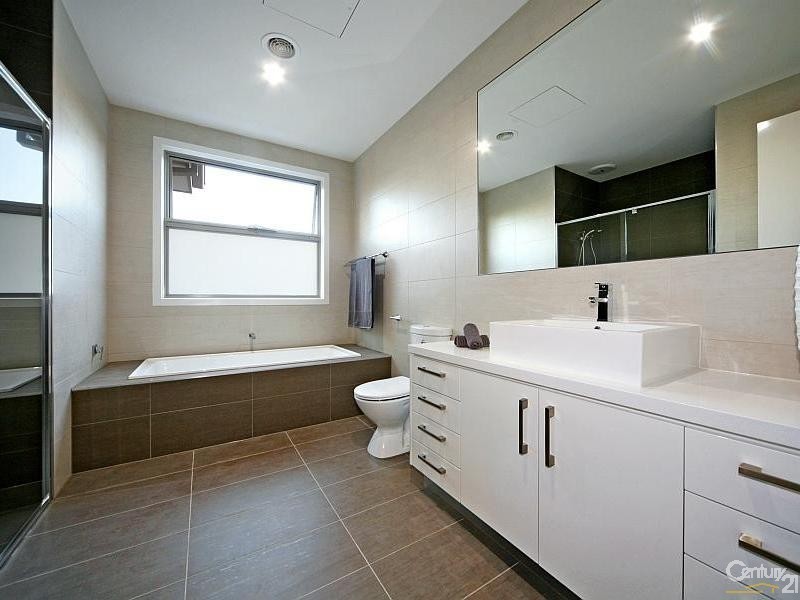 8B Roselyn Crescent, Bentleigh East VIC 3165