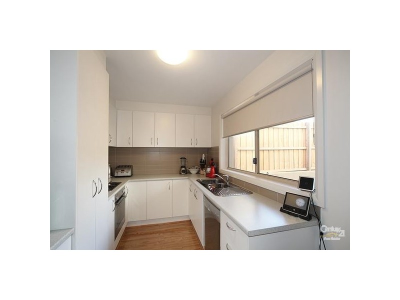 2/18 Bleazby Street, Bentleigh VIC 3204
