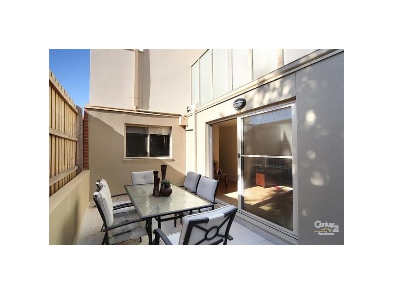 2/18 Bleazby Street, Bentleigh VIC 3204
