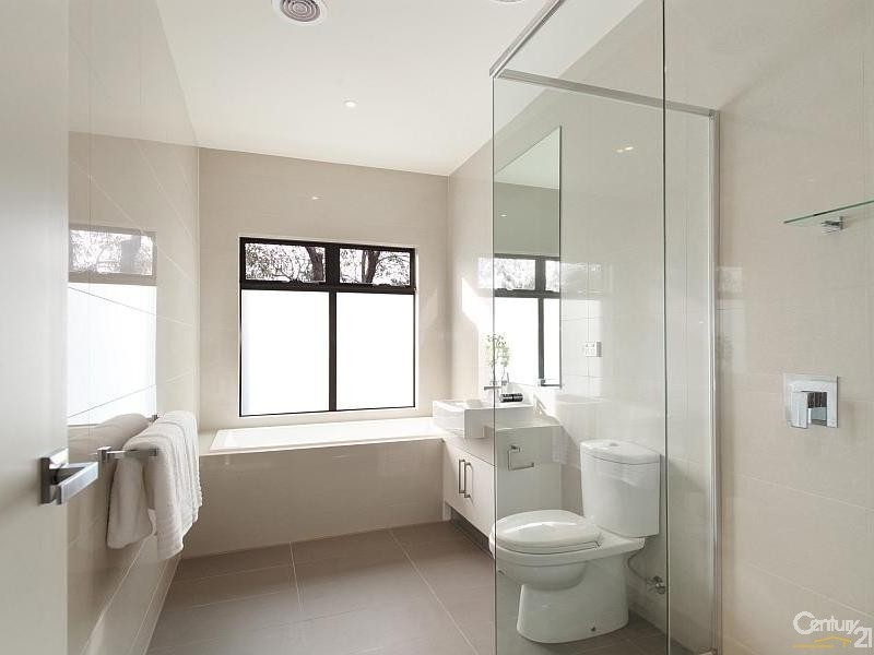 6 Lyons Street, Bentleigh East VIC 3165