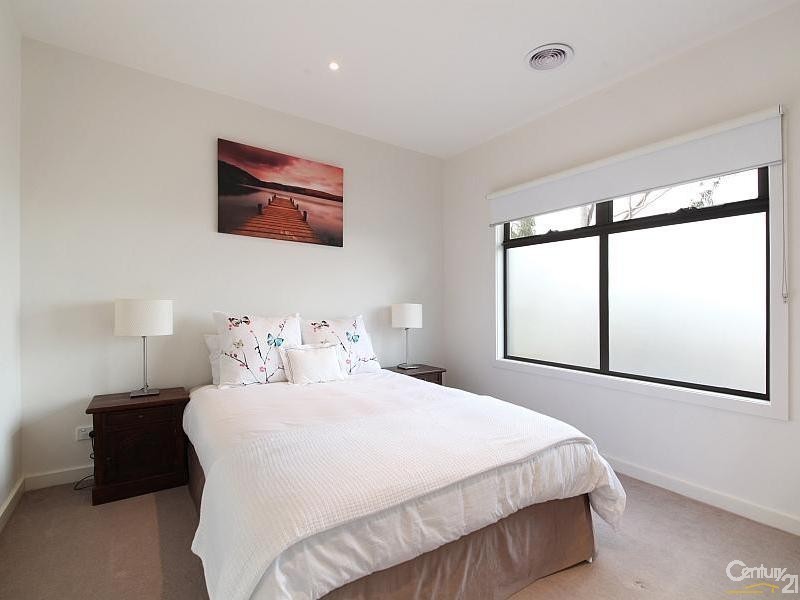 6 Lyons Street, Bentleigh East VIC 3165