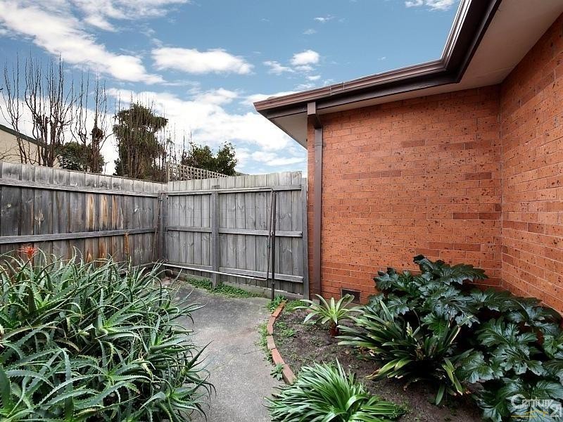 2/1 Carlton Street, Mckinnon VIC 3204