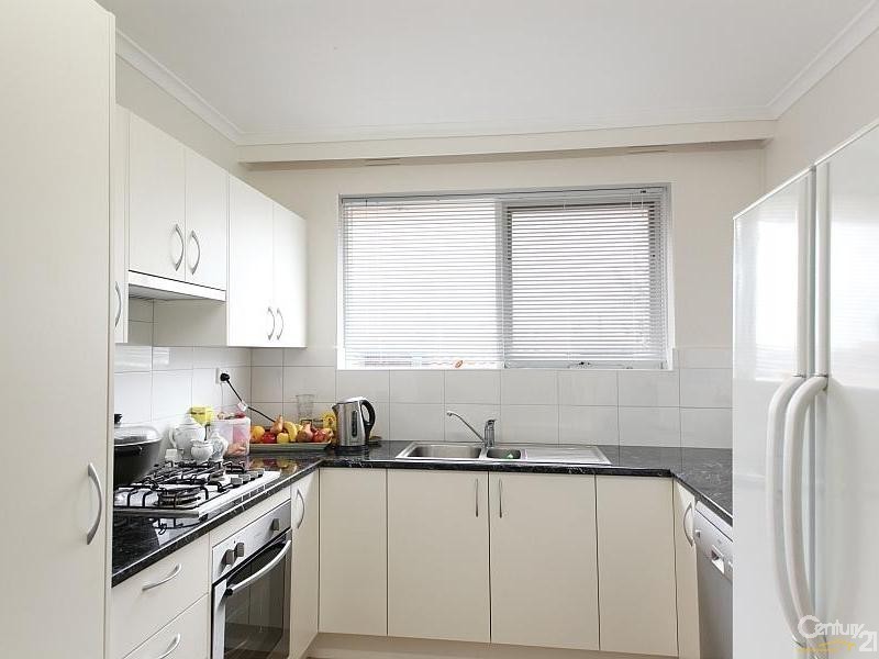 2/10 Elm Grove, Mckinnon VIC 3204