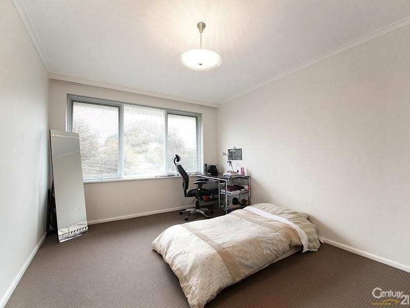 2/10 Elm Grove, Mckinnon VIC 3204