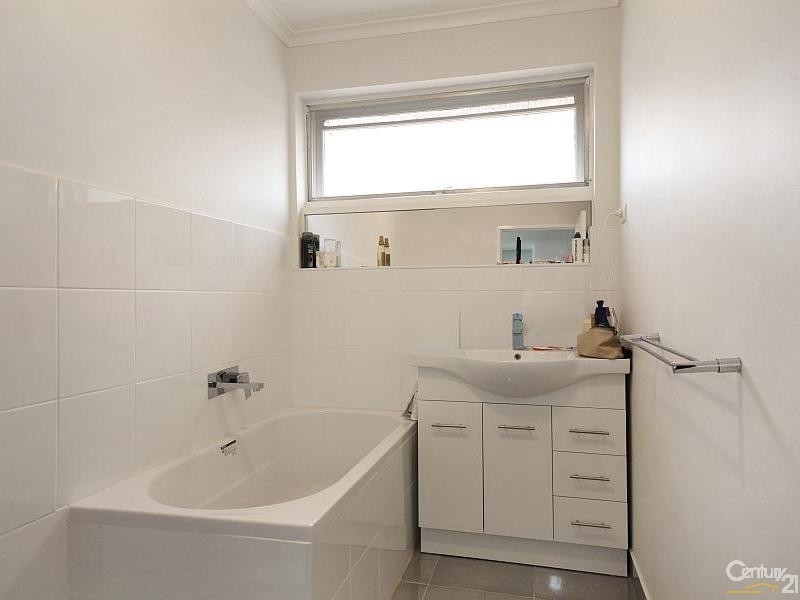 2/10 Elm Grove, Mckinnon VIC 3204