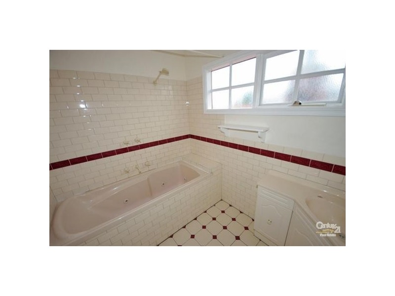 27 LEES STREET, Mckinnon VIC 3204