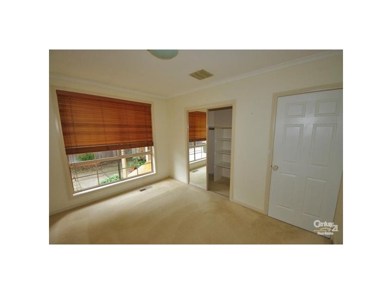 2/9 Leinster Street, Ormond VIC 3204