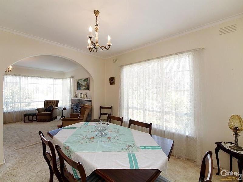 17 Matthews Road, Bentleigh East VIC 3165