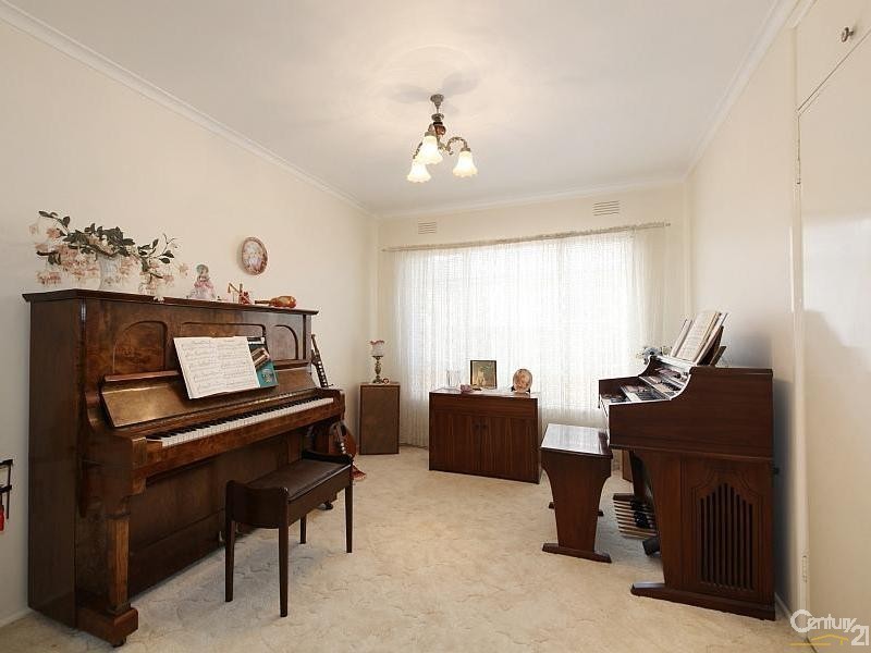 17 Matthews Road, Bentleigh East VIC 3165