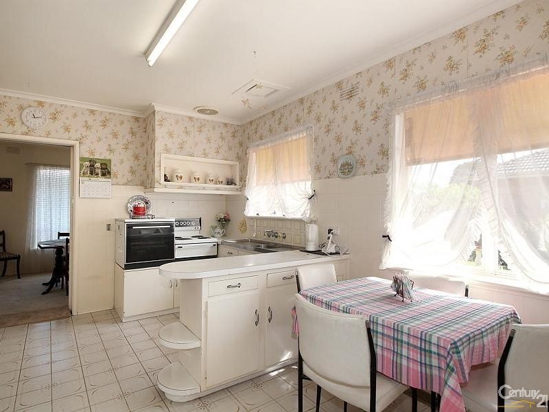17 Matthews Road, Bentleigh East VIC 3165