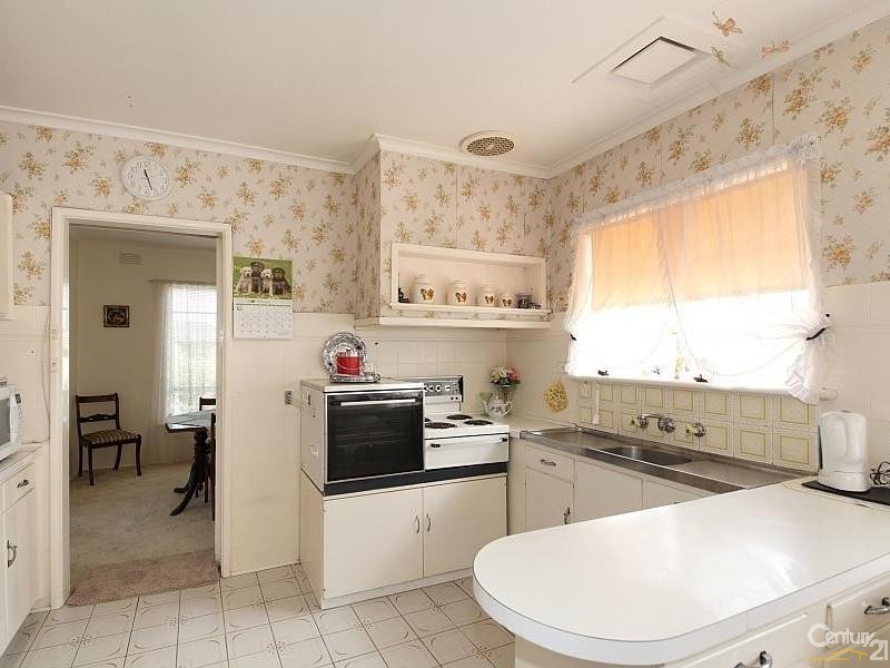 17 Matthews Road, Bentleigh East VIC 3165