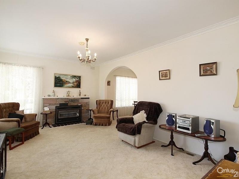 17 Matthews Road, Bentleigh East VIC 3165