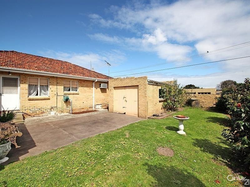 17 Matthews Road, Bentleigh East VIC 3165
