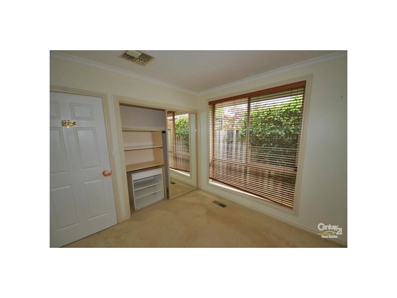 2/9 Leinster Street, Ormond VIC 3204