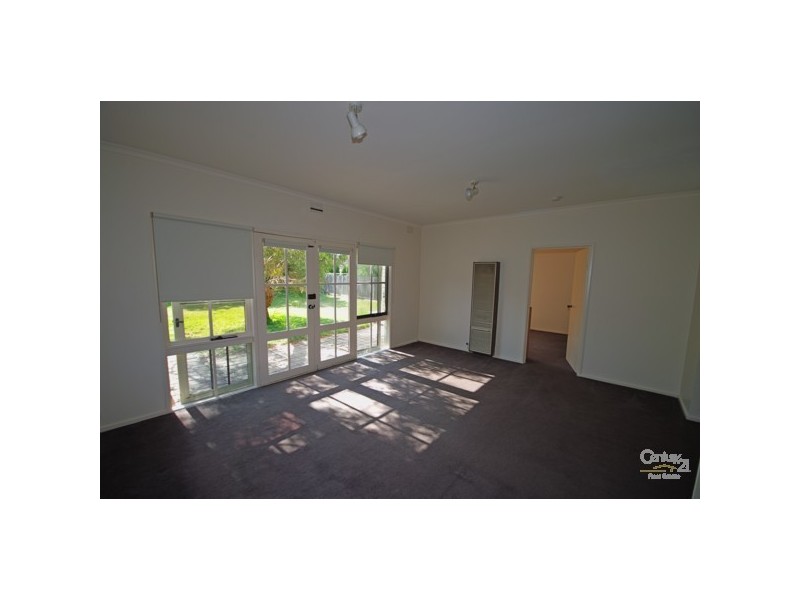 11 Melton Avenue, Carnegie VIC 3163