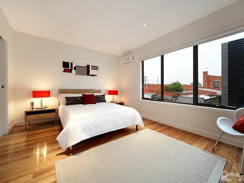 2/1 Prince Edward Avenue, Mckinnon VIC 3204