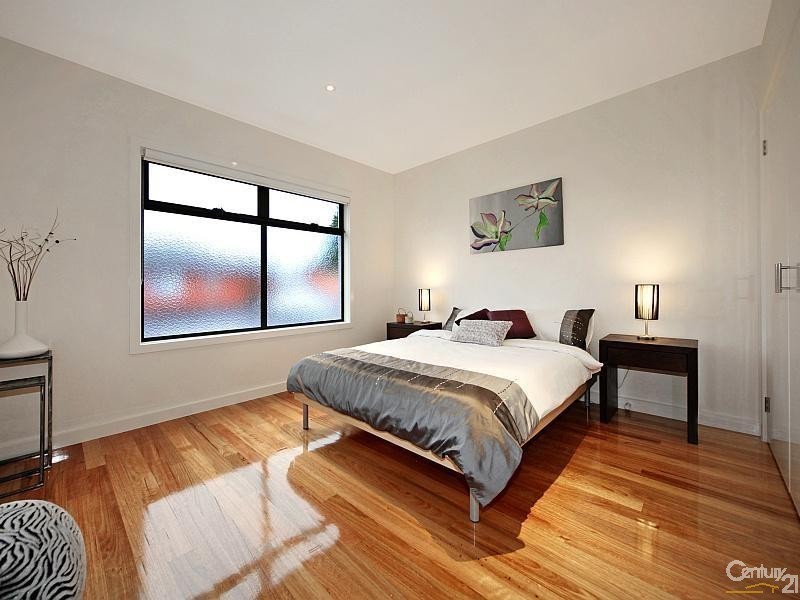 2/1 Prince Edward Avenue, Mckinnon VIC 3204