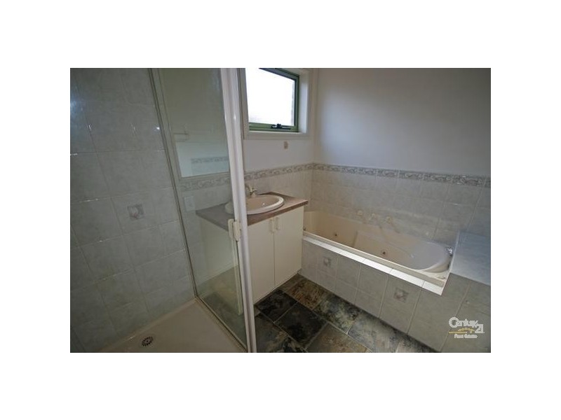 2/14 Osborne Avenue, Mckinnon VIC 3204