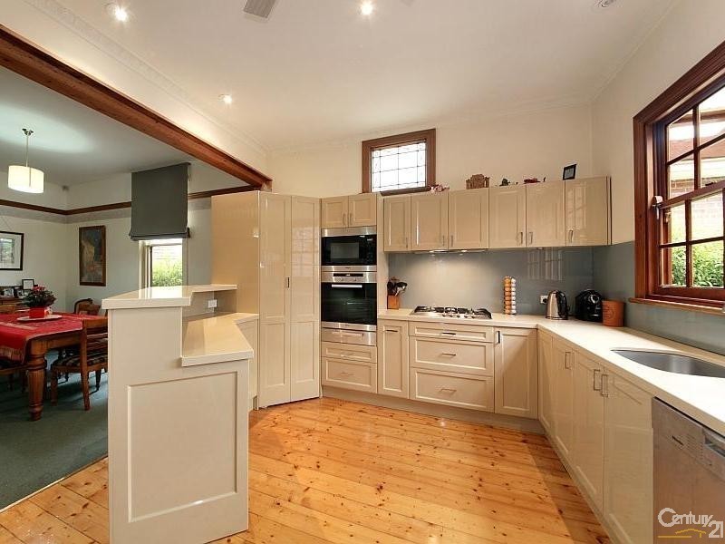 130 McKinnon Road, Mckinnon VIC 3204