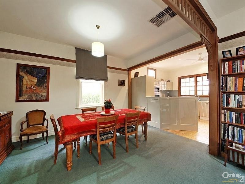 130 McKinnon Road, Mckinnon VIC 3204