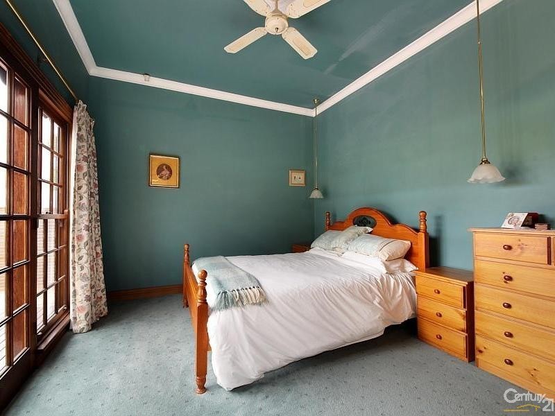 130 McKinnon Road, Mckinnon VIC 3204
