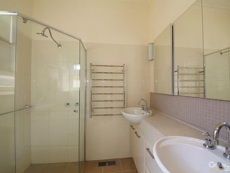 130 McKinnon Road, Mckinnon VIC 3204