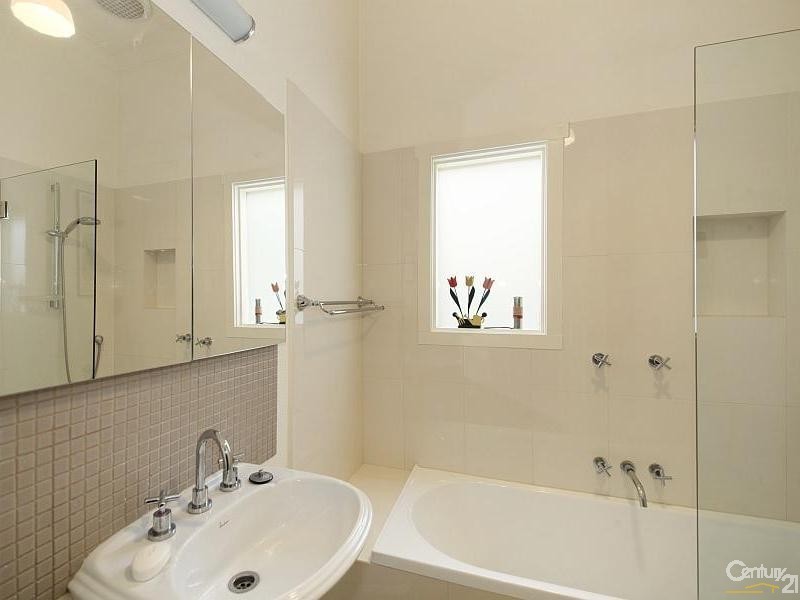 130 McKinnon Road, Mckinnon VIC 3204