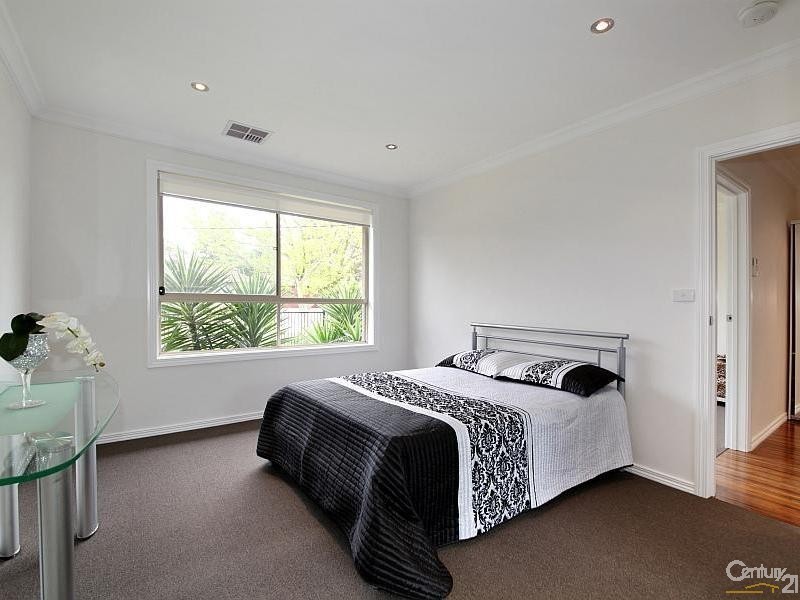 20 Tasman Road, Bentleigh East VIC 3165