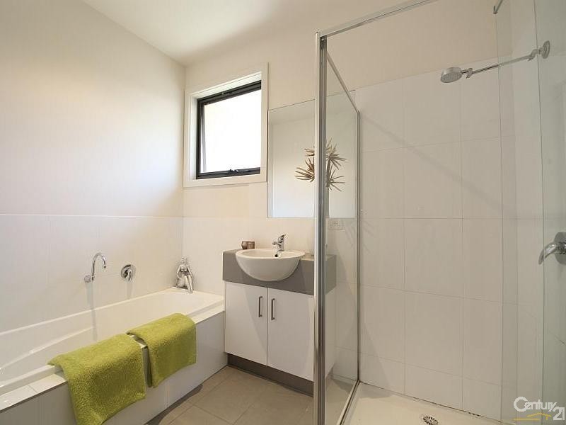 1/63 Victor Road, Bentleigh East VIC 3165