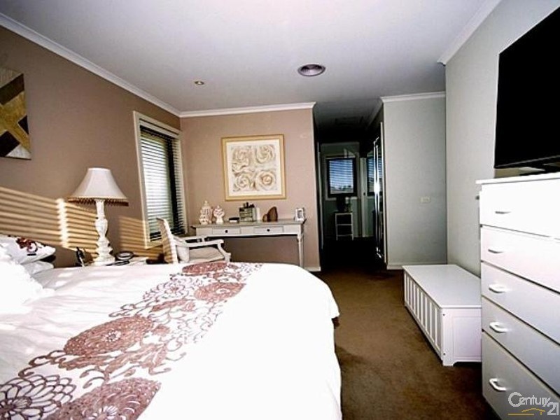 32 St Andrews Drive, Heatherton VIC 3202