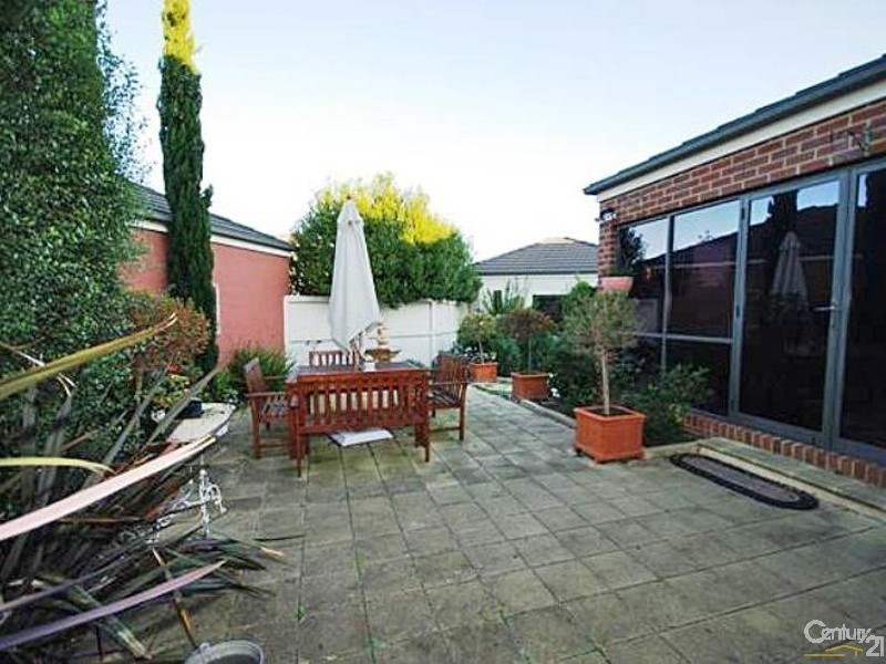 32 St Andrews Drive, Heatherton VIC 3202