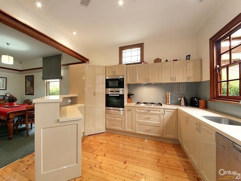 130 McKinnon Road, Mckinnon VIC 3204