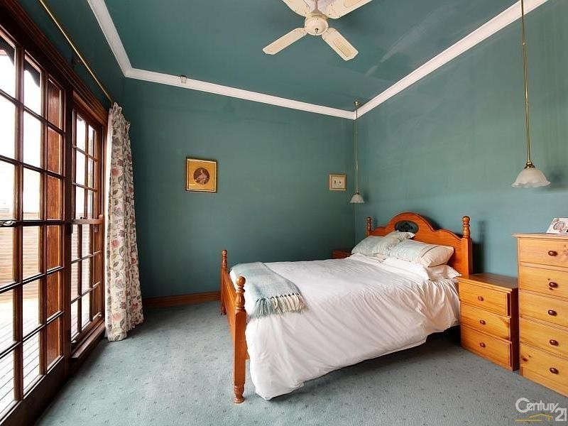 130 McKinnon Road, Mckinnon VIC 3204