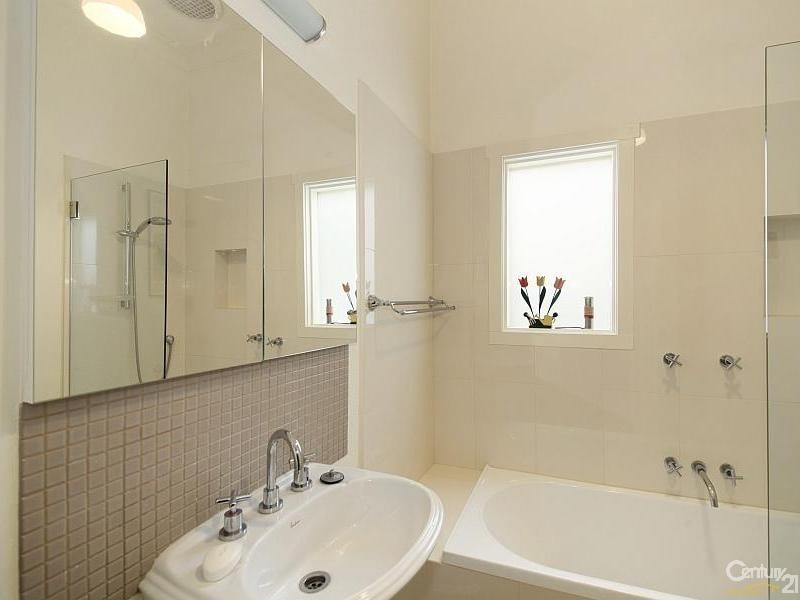 130 McKinnon Road, Mckinnon VIC 3204