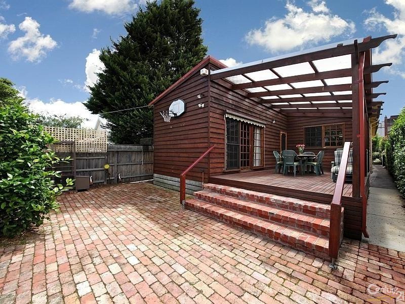 130 McKinnon Road, Mckinnon VIC 3204