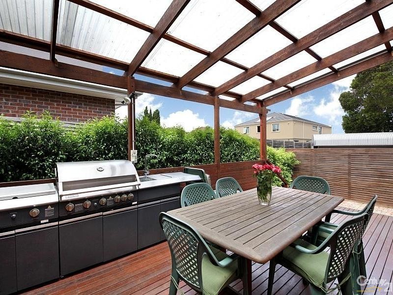 130 McKinnon Road, Mckinnon VIC 3204