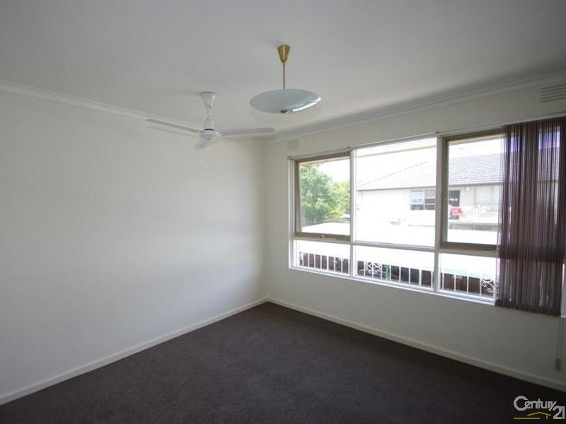 8/27 Lillimur Road, Ormond VIC 3204