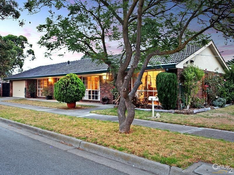 8 Cavendish Drive, Heatherton VIC 3202