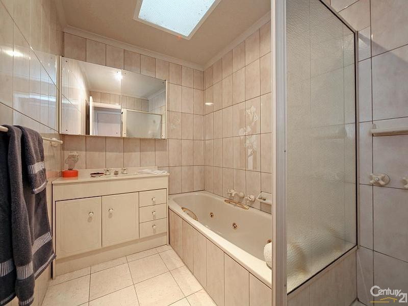 8 Cavendish Drive, Heatherton VIC 3202